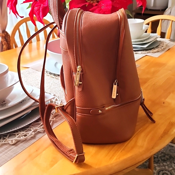 Backpack - Picture 3 of 4